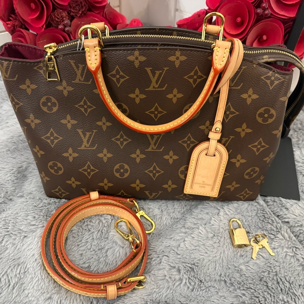 Authentic Louis Vuitton Petit  Palais Excellent Condition